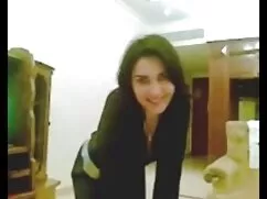 বড় সুন্দরী মহিলা বে ...